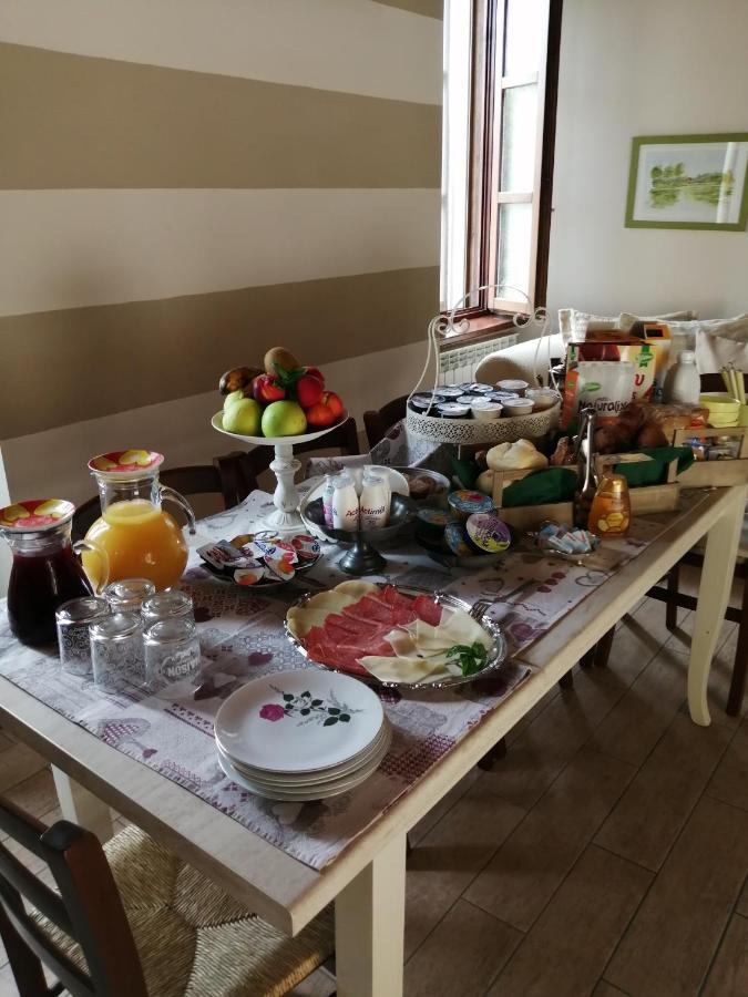 איסאו B&B Ronco Degli Ulivi מראה חיצוני תמונה