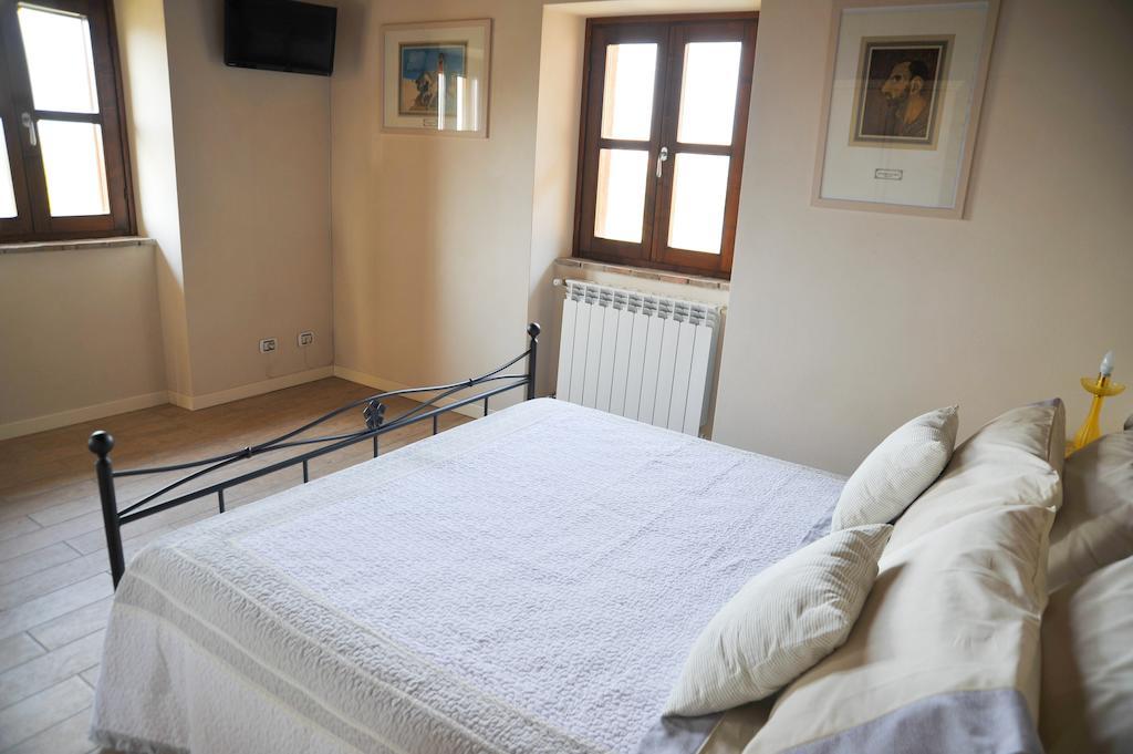 איסאו B&B Ronco Degli Ulivi חדר תמונה